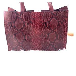 🌹Banana Republic Res Snake Hand Bag🌹